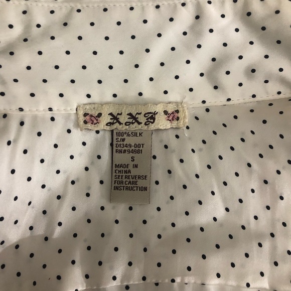 XXS White Polka Dot Blouse with Beautiful Buttons - Picture 3 of 4